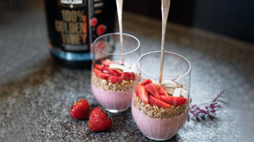 Protein Strawberry Yoghurt with Granola